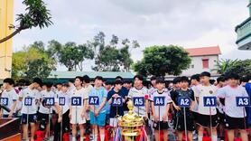 Quốc ca khai mạc giải bóng đá nam học sinh trường THPT Phùng Hưng